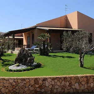 https://holiday-home-nicola-santoro.sicilyhotelsitaly.net
